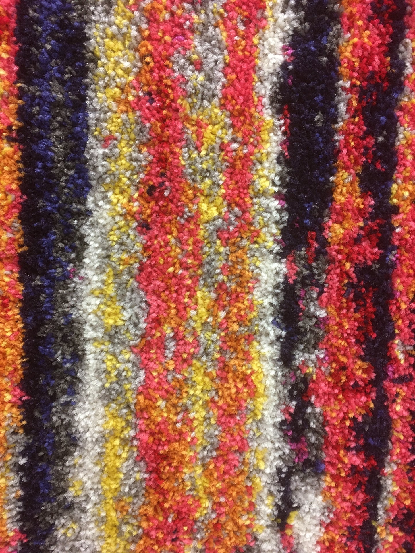 Multi coloured man-made 120 x 170 cm