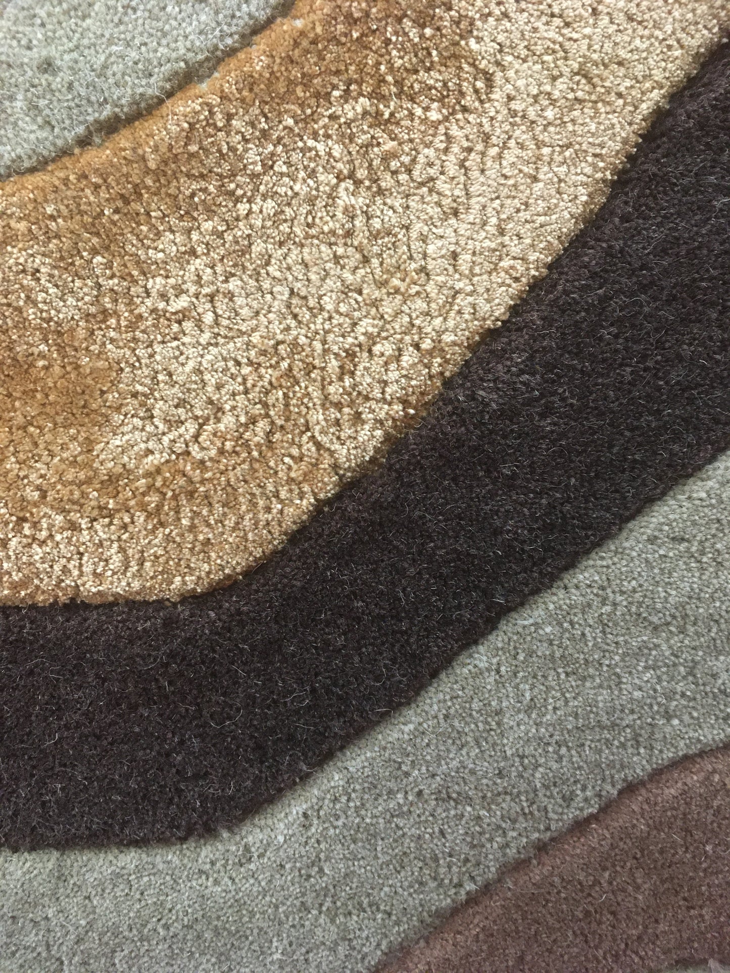 60% Wool Brown/Cream and Gold 90 x 150 cm